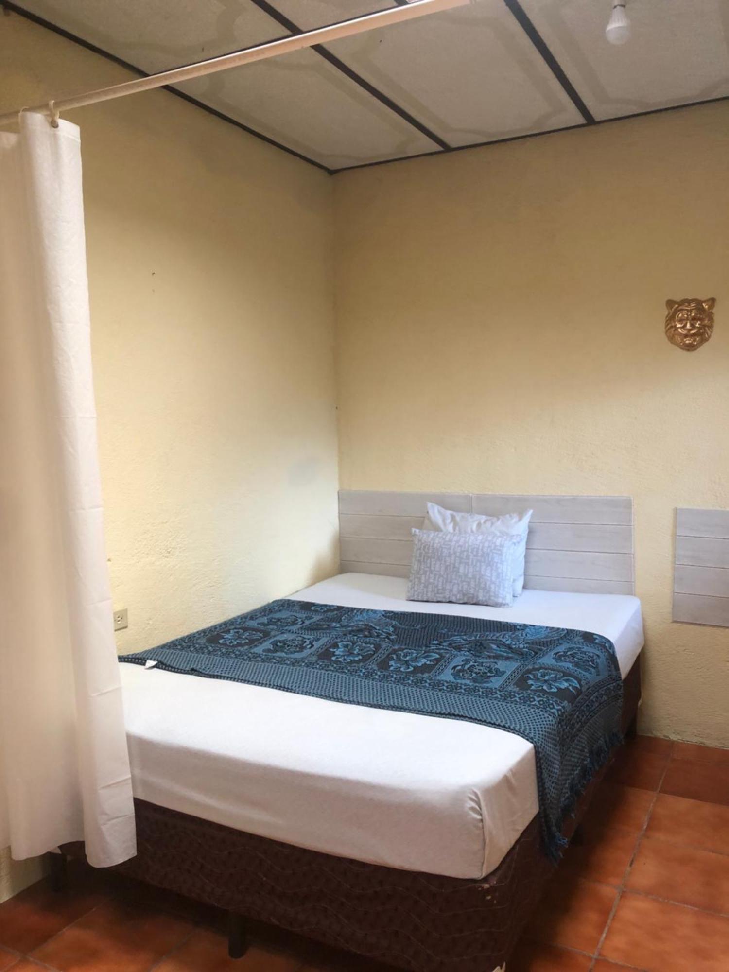 Hospedaje Basico El Jaguar Hotel Antigua Luaran gambar